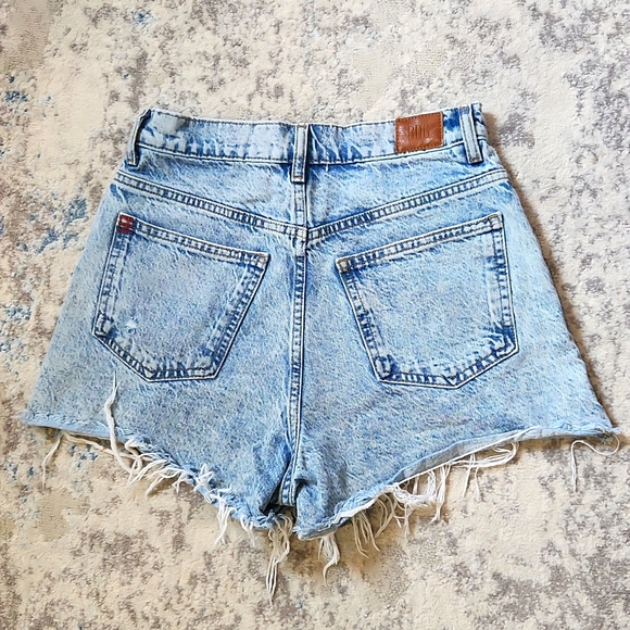 BDG Pants - BDG Urban Outfitters Women's 26 Acid Wash Distressed Denim Shorts‎ 100% Cotton
